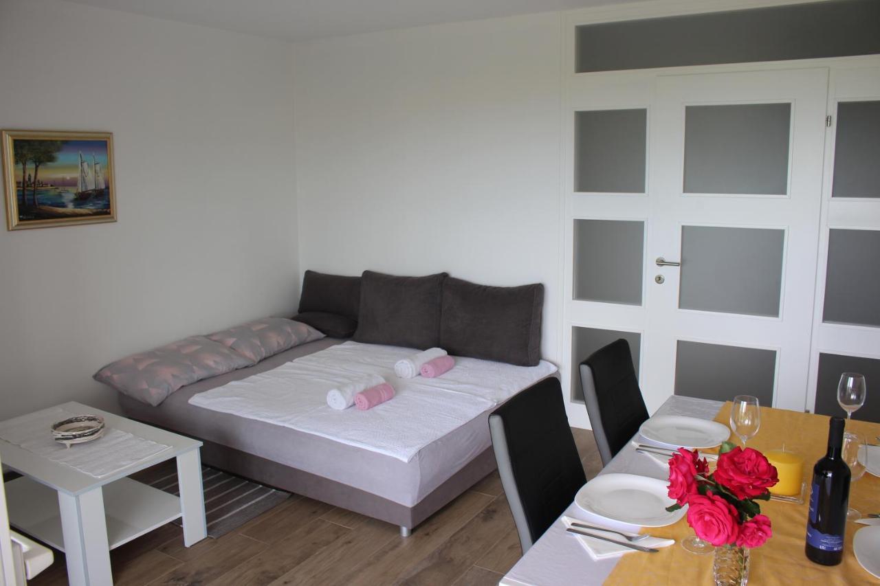 Apartments Bonaca โรวานิสกา ภายนอก รูปภาพ