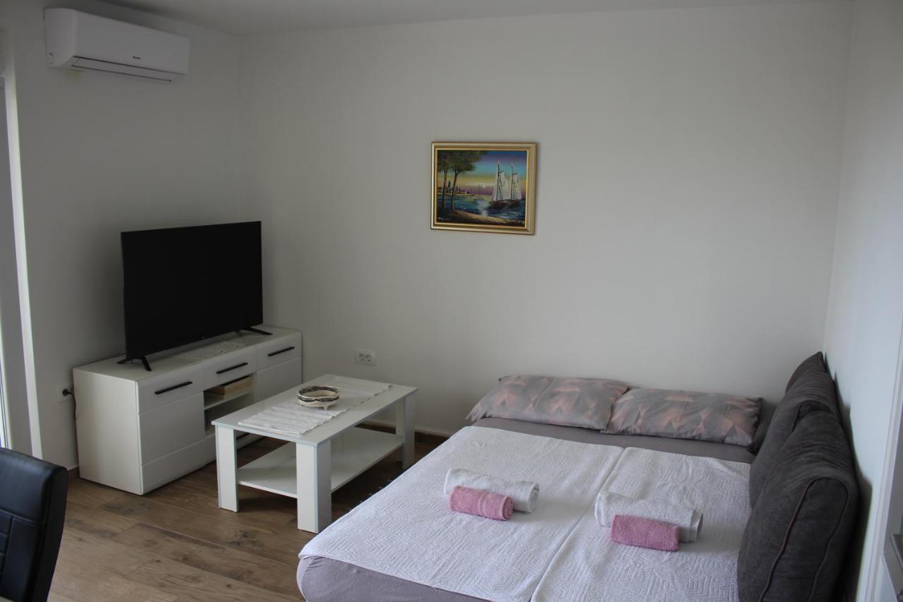 Apartments Bonaca โรวานิสกา ภายนอก รูปภาพ